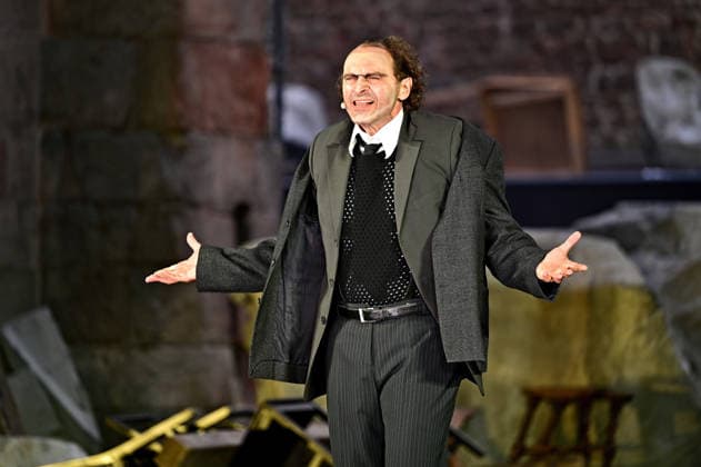 Bad Hersfelder Festspiele - Lysistrata . Schauspieler Jörg Thieme während der Fotoprobe zur Inszenierung Lysistrata im Rahmen der Bad Hersfelder Festspiele am 02.07.2026 in der Stiftsruine Bad Hersfeld. 20260702MWI132386 *** Bad Hersfeld Festival: Lysistrata Actor Jörg Thieme during the photo shoot for the production of Lysistrata as part of the Bad Hersfeld Festival on July 2, 2026, at the Stiftsruine in Bad Hersfeld 20260702MWI132386