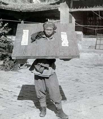 RECORD DATE NOT STATED Boxer rebel wearing a prisoner yoke during the The Boxer Rebellion Boxer rebel wearing a prisoner yoke during the The Boxer Rebellion, also known as the Boxer Uprising, an anti-foreign, anti-imperialist, and anti-Christian uprising in North China between 1899 and 1901, towards the end of the Qing dynasty. , WHA_167_0849.jpg, rebel, prisoner, boxers, captive, China, Boxer Rebellion, Boxer Uprising, anti-foreign, anti-imperialist, anti-Christian, uprising, Qing dynasty, rebellion, chinese, yoke, punishment Copyright: xx