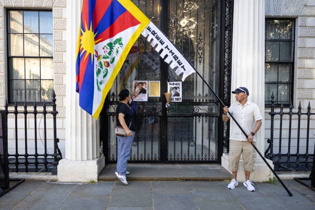 Tibetan Community Vigil for Lobga Rangzen outside Chinese Embassy, London, UK 3 July 2026 Members of the Tibetan community and supporters hold a vigil outside the Chinese Embassy on Portland Place, London, UK, on 3 July 2026. The vigil, organised by Tibet Action Institute and Free Tibet, honours the life of Lobga Rangzen, a Tibetan who died following an act of self-immolation outside the United Nations Headquarters in New York on 2 July 2026. The gathering also protests China s Ethnic Unity Law, which entered into force on 1 July 2026 and has been widely criticised by Tibetan and Uyghur organisations and human rights groups as threatening the languages, religions and cultural identities of non-Han peoples under Chinese rule., Credit:Pet  Copyright: xPetexSpellerx xAvalonx 1114209790
