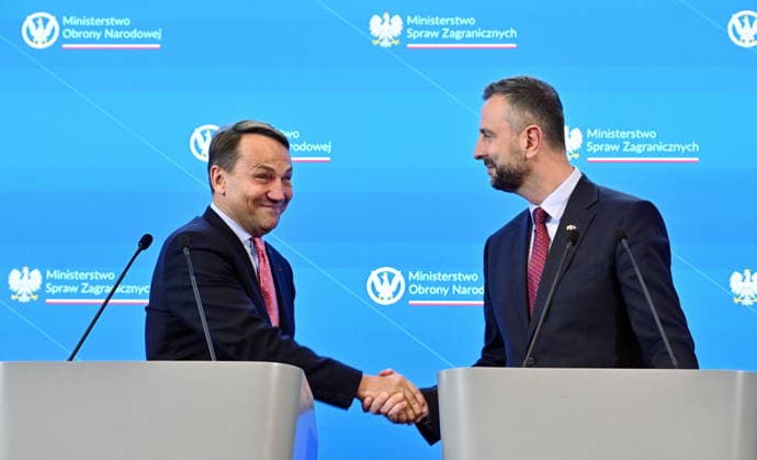 RECORD DATE NOT STATED 03.07.2026 WARSZAWA KONFERENCJA PRASOWA MINISTRA SPRAW ZAGRANICZNYCH I MINISTRA OBRONY NARODOWEJ July 3, 2026, Warsaw – Press conference by the Polish Minister of Foreign Affairs and the Polish Minister of National Defence N Z RADOSLAW SIKORSKI WLADYSLAW KOSINIAK KAMYSZ FOT DAMIAN BURZYKOWSKI NEWSPIX.PL NEWSPIX.PL --- newspix.pl 