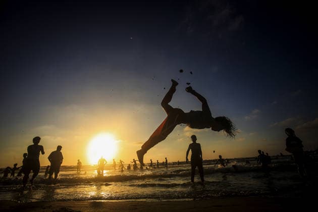 Palestinians flock to the coastline seeking relief from the heat GAZA CITY, GAZA, PALESTINE - JULY 03: As Israel s attacks on the Gaza Strip continues and soaring temperatures intensifies already harsh living conditions, Palestinians flock to the coastline seeking relief in Gaza City, Gaza, Palestine on July 03, 2026. Escaping the sweltering heat inside their tents, many sought relief by swimming off the coast of Gaza City, hoping to cool off and briefly escape the hardships of war. Saeed M. M. T. Jaras Anadolu Gaza City Gaza. Editorial use only. Please get in touch for any other usage.  Copyright: x2026xAnadoluxSaeedxM.xM.xT.xJarasx