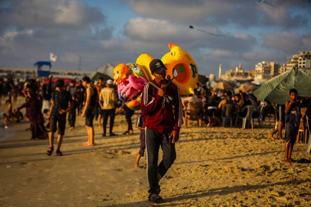 Palestinians flock to the coastline seeking relief from the heat GAZA CITY, GAZA, PALESTINE - JULY 03: As Israel s attacks on the Gaza Strip continues and soaring temperatures intensifies already harsh living conditions, Palestinians flock to the coastline seeking relief in Gaza City, Gaza, Palestine on July 03, 2026. Escaping the sweltering heat inside their tents, many sought relief by swimming off the coast of Gaza City, hoping to cool off and briefly escape the hardships of war. Saeed M. M. T. Jaras Anadolu Gaza City Gaza. Editorial use only. Please get in touch for any other usage.  Copyright: x2026xAnadoluxSaeedxM.xM.xT.xJarasx