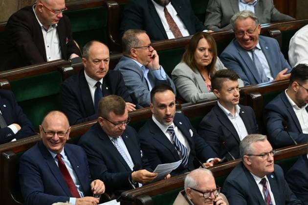 RECORD DATE NOT STATED 03.07.2026 WARSZAWA SEJM RP POSIEDZENIE SEJMU July 3, 2026 Warsaw – Sejm of the Republic of Poland – Sejm Session – Polish Parliament GLOSOWANIA N Z JAROSLAW RZEPA PO LEWEJ OD JANUSZA KOWALSKIEGO JANUSZ KOWALSKI FOT DAMIAN BURZYKOWSKI NEWSPIXPL NEWSPIX.PL --- newspix.pl 
