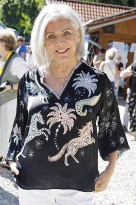 Saskia Greipl Charity Sommerfest 2026 Birgit Schrowange beim Greipl Charity Sommerfest zugunsten von LichtBlick Seniorenhilfe e.V. im Prof. Erich Greipl Stadion. Ismaning, 03.07.2026 Ismanin b.München Stadion Ismaning Bayern D *** Saskia Greipl Charity Summer Festival 2026 Birgit Schrowange at the Greipl Charity Summer Festival to benefit LichtBlick Seniorenhilfe e.V. at the Prof. Erich Greipl Stadium in Ismaning, July 3, 2026, Ismaning near Munich, Ismaning Stadium, Bavaria, Germany Copyright: xAgenturxMatthiasxWehnertx xReinhardxZichyx