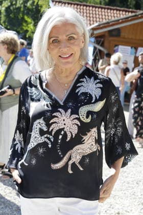 Saskia Greipl Charity Sommerfest 2026 Birgit Schrowange beim Greipl Charity Sommerfest zugunsten von LichtBlick Seniorenhilfe e.V. im Prof. Erich Greipl Stadion. Ismaning, 03.07.2026 Ismanin b.München Stadion Ismaning Bayern D *** Saskia Greipl Charity Summer Festival 2026 Birgit Schrowange at the Greipl Charity Summer Festival to benefit LichtBlick Seniorenhilfe e.V. at the Prof. Erich Greipl Stadium in Ismaning, July 3, 2026, Ismaning near Munich, Ismaning Stadium, Bavaria, Germany Copyright: xAgenturxMatthiasxWehnertx xReinhardxZichyx