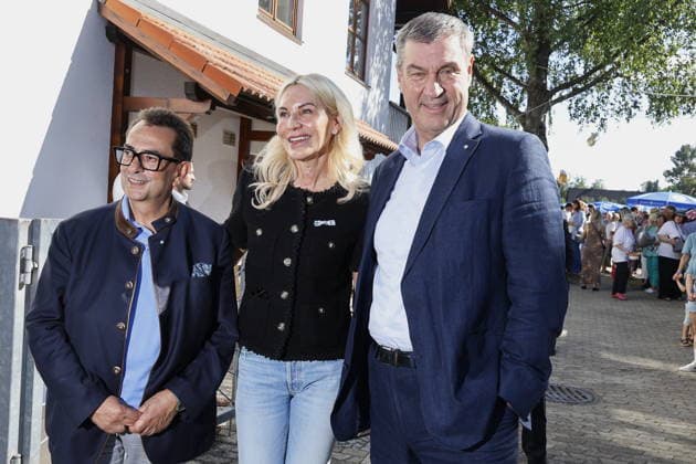 Saskia Greipl Charity Sommerfest 2026 Stavros Kostantinidis, Saskia Greipl-Kostantinidis und Markus Söder beim Greipl Charity Sommerfest zugunsten von LichtBlick Seniorenhilfe e.V. im Prof. Erich Greipl Stadion. Ismaning, 03.07.2026 Ismanin b.München Stadion Ismaning Bayern D *** Saskia Greipl Charity Summer Festival 2026 Stavros Kostantinidis, Saskia Greipl Kostantinidis and Markus Söder at the Greipl Charity Summer Festival to benefit LichtBlick Seniorenhilfe e.V. at the Prof. Erich Greipl Stadium in Ismaning, July 3, 2026, Ismaning near Munich, Ismaning Stadium, Bavaria, Germany Copyright: xAgenturxMatthiasxWehnertx xReinhardxZichyx