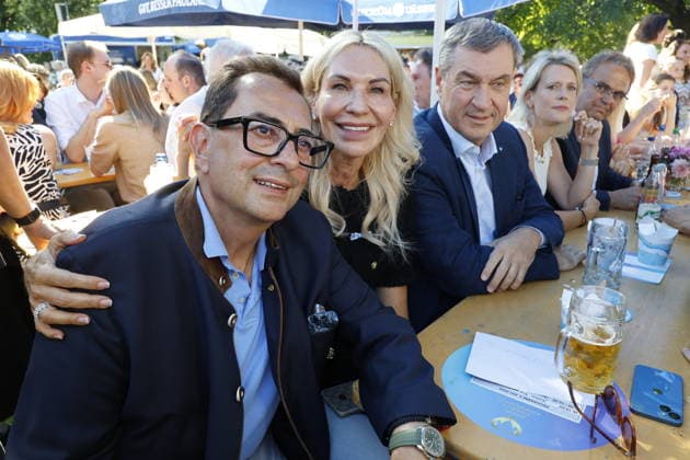 Saskia Greipl Charity Sommerfest 2026 Stavros Kostantinidis, Saskia Greipl-Kostantinidis und Markus Söder beim Greipl Charity Sommerfest zugunsten von LichtBlick Seniorenhilfe e.V. im Prof. Erich Greipl Stadion. Ismaning, 03.07.2026 Ismanin b.München Stadion Ismaning Bayern D *** Saskia Greipl Charity Summer Festival 2026 Stavros Kostantinidis, Saskia Greipl Kostantinidis and Markus Söder at the Greipl Charity Summer Festival to benefit LichtBlick Seniorenhilfe e.V. at the Prof. Erich Greipl Stadium in Ismaning, July 3, 2026, Ismaning near Munich, Ismaning Stadium, Bavaria, Germany Copyright: xAgenturxMatthiasxWehnertx xReinhardxZichyx