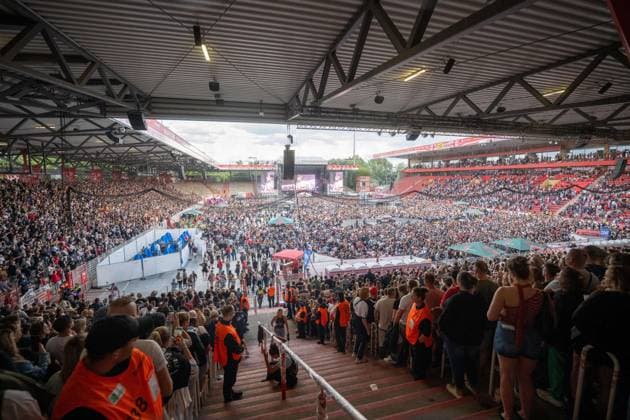 Fußballkultur, Saison 2026 2027, Das Konzert, Rapper Finch im Stadion An der Alten Försterei, Finchis Heimspiel, im Bild: Fans im Stadion, 03.07. 2026, *** Soccer Culture, 2026–2027 Season, The Concert, Rapper Finch at the An der Alten Försterei Stadium, Finch s Home Game, Pictured: Fans at the Stadium, July 3, 2026, Copyright: xMatthiasxKochx