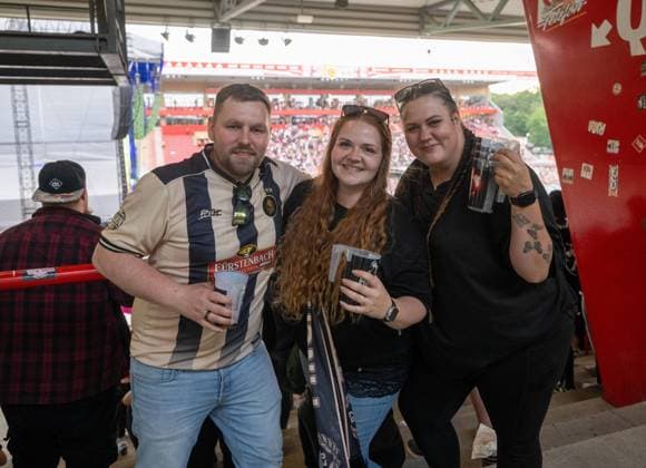 Fußballkultur, Saison 2026 2027, Das Konzert, Rapper Finch im Stadion An der Alten Försterei, Finchis Heimspiel, im Bild: Fans im Stadion, 03.07. 2026, *** Soccer Culture, 2026–2027 Season, The Concert, Rapper Finch at the An der Alten Försterei Stadium, Finch s Home Game, Pictured: Fans at the Stadium, July 3, 2026, Copyright: xMatthiasxKochx
