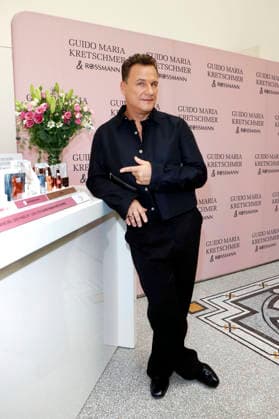 Guido Maria Kretschmer beim Photocall zur Vorstellung seiner neuen Kosmetiklinie für Rossmann im Rahmen der VIP Beauty & Fashion Lounge im Hotel de Rome. Berlin, 03.07.2026 *** Guido Maria Kretschmer at the photo call to unveil his new cosmetics line for Rossmann as part of the VIP Beauty Fashion Lounge at the Hotel de Rome in Berlin, July 3, 2026 Foto:xA.xBuggex xFuturexImagex kretschmer_6702
