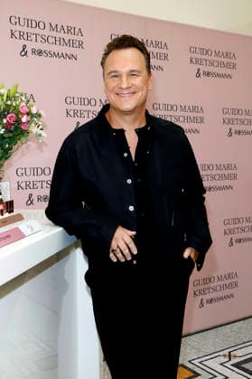 Guido Maria Kretschmer beim Photocall zur Vorstellung seiner neuen Kosmetiklinie für Rossmann im Rahmen der VIP Beauty & Fashion Lounge im Hotel de Rome. Berlin, 03.07.2026 *** Guido Maria Kretschmer at the photo call to unveil his new cosmetics line for Rossmann as part of the VIP Beauty Fashion Lounge at the Hotel de Rome in Berlin, July 3, 2026 Foto:xA.xBuggex xFuturexImagex kretschmer_6703