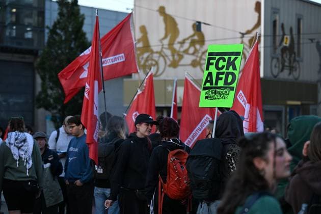 Protestaktionen gegen den AfD Parteitag in Erfurt ** NUR FÜR REDAKTIONELLE ZWECKE ** EDITORIAL USE ONLY **<p>Zum AfD-Parteitag am 04. Juli 2026 auf der Erfurter Messe haben mehrere Bündnisse zu Protestaktionen und Demonstrationen aufgerufen. Erste Demonstranten am Erfurter Hauptbahnhof < p> Gesellschaft Deutschland Thüringen Erfurt Copyright: MarcoxSchmidt *** Protests Against the AfD Party Convention in Erfurt ** FOR EDITORIAL USE ONLY ** EDITORIAL USE ONLY ** p Several coalitions have called for protests and demonstrations in connection with the AfD party convention on July 4, 2026, at the Erfurt Trade Fair. First demonstrators at Erfurt Central Station p Society Germany Thuringia Erfurt Copyright MarcoxSchmidt Copyright: MarcoxSchmidt doc86kd2zchc4h182mvfbax ,EDITORIAL USE ONLY