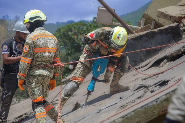 Rescue Operations Continue After Devastating Venezuela Earthquakes LA GUAIRA, VENEZUELA JULY 2026: Venezuelan and international rescue teams continue searching for survivors and recovering victims as residents move to temporary shelters following the twin earthquakes that struck Venezuela on June 24, 2026. Emergency operations remain underway in affected areas as authorities assess the extent of the damage. La Guaira Venezuela (Bolivarian Republic of) Copyright: x xmarioxfloresx xJNAxPressx