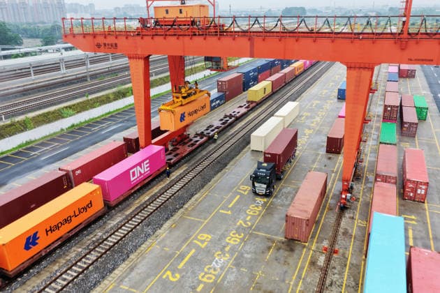 YANGZHOU, CHINA - JULY 04: A freight train loads containers at the Jiangdu railway special line logistics base on July 4, 2026 in Yangzhou, Jiangsu Province of China. China s state railway system completed a freight volume exceeding 2 billion tons in the first half of 2026.  Copyright: xVCGx 111652158893