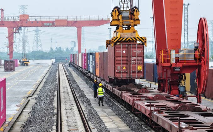 YANGZHOU, CHINA - JULY 04: Freight trains load containers at a logistics base on the Jiangdu railway dedicated line on July 4, 2026 in Yangzhou, Jiangsu Province of China. China s state railway system completed a freight volume of over 2 billion tons in the first half of 2026.  Copyright: xVCGx 111652158879