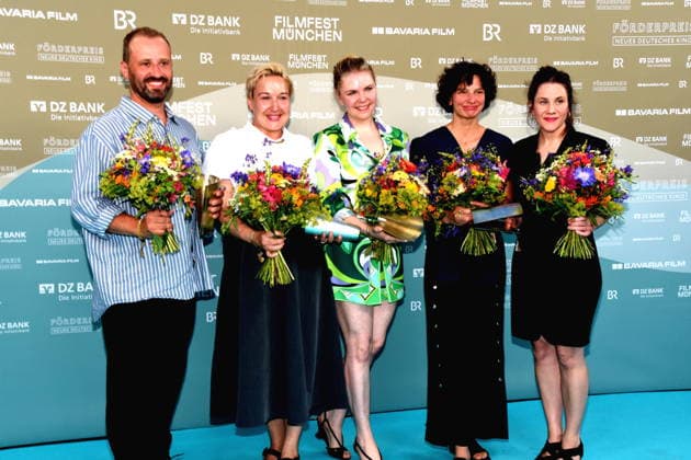 Preistraeger Christoph Otto Bester Nachwuchs Produzent Susanne Heinrich Beste Nachwuchs Autorin Ricarda Seifried Beste Nachwuchsschauspielerin Ella Cieslinski Nina Wesemann Beste Nachwuchs Regisseurinnen Muenchen 04.07.2026 Hochschule fuer Fernsehen und Film 43 Filmfest Muenchen Foerderpreis Neues Deutsches Kino Bernd-Eichinger-Platz Foto Muenchen *** Award Winners: Christoph Otto, Best Emerging Producer; Susanne Heinrich, Best Emerging Screenwriter; Ricarda Seifried, Best Emerging Actress; Ella Cieslinski and Nina Wesemann, Best Emerging Female Directors; Munich, July 4, 2026; University of Television and Film; 43rd Munich Film Festival; Support Award New German Cinema Bernd Eichinger Square Photo Munich