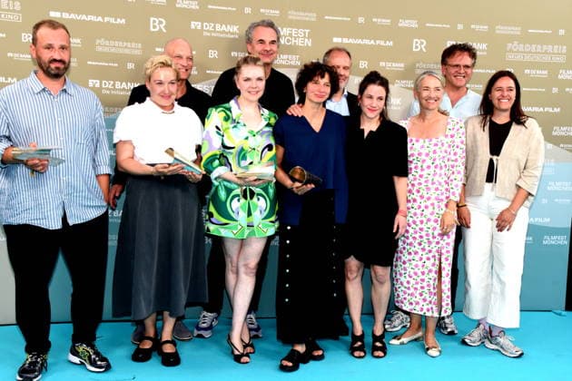 Mit Teilnehmer Christoph Groener Festivaldirektor Filmfest Muenchen Julia Weigl Kuenstlerische Leiterin Preistraeger Christoph Otto Bester Nachwuchs Produzent Susanne Heinrich Beste Nachwuchs Autorin Ricarda Seifried Beste Nachwuchsschauspielerin Ella Cieslinski Nina Wesemann Beste Nachwuchs Regisseurinnen Muenchen 04.07.2026 Hochschule fuer Fernsehen und Film 43 Filmfest Muenchen Foerderpreis Neues Deutsches Kino Bernd-Eichinger-Platz Foto Muenchen *** With participant Christoph Groener, Festival Director of the Munich Film Festival; Julia Weigl, Artistic Director; award winner Christoph Otto, Best Emerging Producer; Susanne Heinrich, Best Emerging Screenwriter; Ricarda Seifried, Best Emerging Actress; Ella Cieslinski and Nina