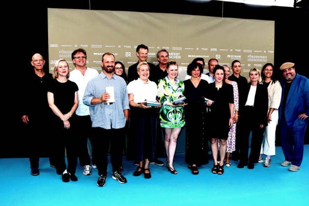 Entertainment Bilder des Tages Mit Teilnehmer Christoph Groener Festivaldirektor Filmfest Muenchen Daniel Sponsel HFF Praesident Julia Weigl Kuenstlerische Leiterin Preistraeger Christoph Otto Bester Nachwuchs Produzent Susanne Heinrich Beste Nachwuchs Autorin Ricarda Seifried Beste Nachwuchsschauspielerin Ella Cieslinski Nina Wesemann Beste Nachwuchs Regisseurinnen Muenchen 04.07.2026 Hochschule fuer Fernsehen und Film 43 Filmfest Muenchen Foerderpreis Neues Deutsches Kino Bernd-Eichinger-Platz Foto Muenchen *** With participant Christoph Groener, Festival Director of the Munich Film Festival; Daniel Sponsel, President of the HFF; Julia Weigl, Artistic Director; award winner Christoph Otto, Best Emerging Producer; Susanne Heinrich, Best Emerging Screenwrite