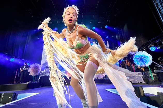 Rita Ora live bei der Eröffnung vom Sommerfestival 2026 in der Autostadt. Wolfsburg, 03.07.2026 *** Rita Ora performs live at the opening of the 2026 Summer Festival at Autostadt Wolfsburg, July 3, 2026 Foto:xU.xStammx xFuturexImagex ora_6727