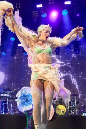 Rita Ora live bei der Eröffnung vom Sommerfestival 2026 in der Autostadt. Wolfsburg, 03.07.2026 *** Rita Ora performs live at the opening of the 2026 Summer Festival at Autostadt Wolfsburg, July 3, 2026 Foto:xU.xStammx xFuturexImagex ora_6739