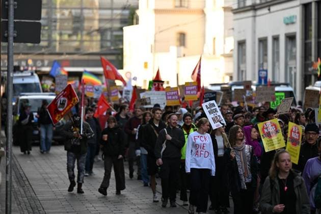 Erfurter AfD Parteitag 2026 ** NUR FÜR REDAKTIONELLE ZWECKE ** EDITORIAL USE ONLY **<p>Erfurt AfD Parteitag 04.07.2026 DGB Demostration Zug durch Erfurt zum Messegelände< p> Marco Schmidt Thüringen Germany Erfurt Copyright: MarcoxSchmidt *** 2026 AfD Party Convention in Erfurt ** FOR EDITORIAL PURPOSES ONLY ** EDITORIAL USE ONLY ** p Erfurt AfD Party Convention 04 07 2026 DGB Demonstration March through Erfurt to the Exhibition Grounds p Marco Schmidt Thuringia Germany Erfurt Copyright MarcoxSchmidt Copyright: MarcoxSchmidt doc86ke17252glczxg0fms ,EDITORIAL USE ONLY
