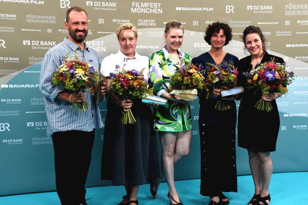 Preistraeger Christoph Otto Bester Nachwuchs Produzent Susanne Heinrich Beste Nachwuchs Autorin Ricarda Seifried Beste Nachwuchsschauspielerin Ella Cieslinski Nina Wesemann Beste Nachwuchs Regisseurinnen Muenchen 04.07.2026 Hochschule fuer Hochschule fuer Fernsehen und Film 43 Filmfest Muenchen Foerderpreis Neues Deutsches Kino Bernd-Eichinger-Platz Foto Muenchen *** Award Winners: Christoph Otto, Best Emerging Producer; Susanne Heinrich, Best Emerging Screenwriter; Ricarda Seifried, Best Emerging Actress; Ella Cieslinski and Nina Wesemann, Best Emerging Female Directors; Munich, July 4, 2026; University of Television and Film; 43rd Munich Film Festival; FoSpecial Award for New German Cinema Bernd Eichinger Square Photo Munich