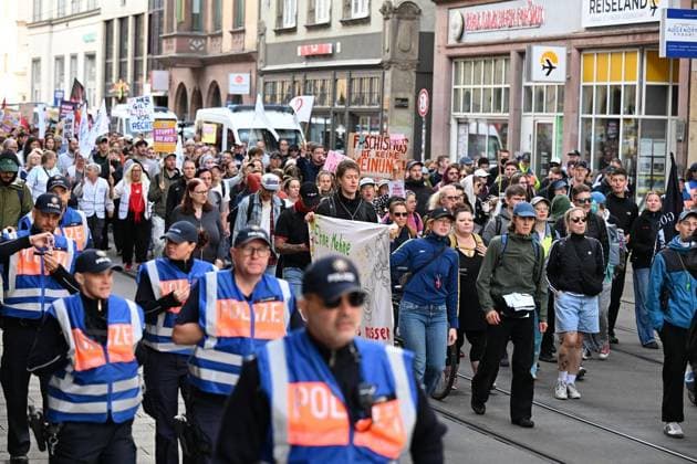 Erfurter AfD Parteitag 2026 ** NUR FÜR REDAKTIONELLE ZWECKE ** EDITORIAL USE ONLY **<p>Erfurt AfD Parteitag 04.07.2026 DGB Demostration Zug durch Erfurt zum Messegelände< p> Marco Schmidt Thüringen Germany Erfurt Copyright: MarcoxSchmidt *** 2026 AfD Party Convention in Erfurt ** FOR EDITORIAL PURPOSES ONLY ** EDITORIAL USE ONLY ** p Erfurt AfD Party Convention 04 07 2026 DGB Demonstration March through Erfurt to the Exhibition Grounds p Marco Schmidt Thuringia Germany Erfurt Copyright MarcoxSchmidt Copyright: MarcoxSchmidt doc86keca8sx521ihig31vd2 ,EDITORIAL USE ONLY