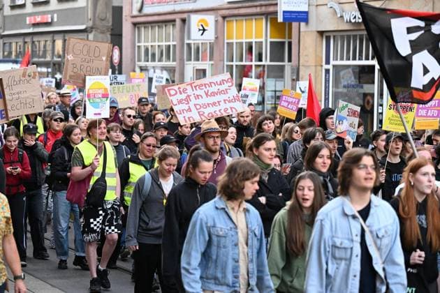 Erfurter AfD Parteitag 2026 ** NUR FÜR REDAKTIONELLE ZWECKE ** EDITORIAL USE ONLY **<p>Erfurt AfD Parteitag 04.07.2026 DGB Demostration Zug durch Erfurt zum Messegelände< p> Marco Schmidt Thüringen Germany Erfurt Copyright: MarcoxSchmidt *** 2026 AfD Party Convention in Erfurt ** FOR EDITORIAL PURPOSES ONLY ** EDITORIAL USE ONLY ** p Erfurt AfD Party Convention 04 07 2026 DGB Demonstration March through Erfurt to the Exhibition Grounds p Marco Schmidt Thuringia Germany Erfurt Copyright MarcoxSchmidt Copyright: MarcoxSchmidt doc86kee4oe8151m324off ,EDITORIAL USE ONLY