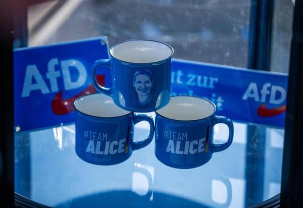 AFD - BUNDESPARTEITAG 2026 IN DER MESSE ERFURT ** NUR FÜR REDAKTIONELLE ZWECKE ** EDITORIAL USE ONLY **<p>04 07 2026-Erfurt: Bundesparteitag der AfD (Alternative für Deutschland) Rund um das Messegelände haben sich Polizei, Stadt und Sicherheitskräfte auf einen Großeinsatz vorbereitet, da parallel zahlreiche Demonstrationen, Proteste und Gegenveranstaltungen angekündigt sind. Auf dem Parteitag soll unter anderem der Bundesvorstand der AfD neu gewählt werden. im Foto: AfD-Merchandise in der Messe ( Deutschland Thueringen Erfurt Copyright: SaschaxFromm *** AFD NATIONAL PARTY CONVENTION 2026 AT THE ERFURT EXHIBITION CENTER ** FOR EDITORIAL PURPOSES ONLY ** EDITORIAL USE ONLY ** July 4, 2026 Erfurt Federal Party Convention of the A Copyright: SaschaxFromm doc86kemhbfxurrinidfv7 ,EDITORIAL USE ONLY