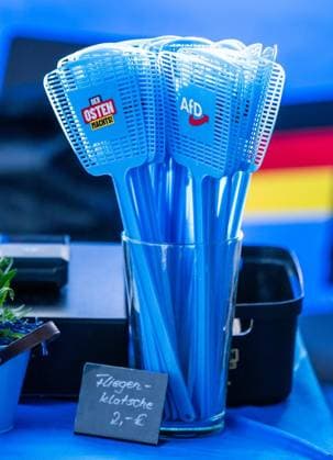 AFD - BUNDESPARTEITAG 2026 IN DER MESSE ERFURT ** NUR FÜR REDAKTIONELLE ZWECKE ** EDITORIAL USE ONLY **<p>04 07 2026-Erfurt: Bundesparteitag der AfD (Alternative für Deutschland) Rund um das Messegelände haben sich Polizei, Stadt und Sicherheitskräfte auf einen Großeinsatz vorbereitet, da parallel zahlreiche Demonstrationen, Proteste und Gegenveranstaltungen angekündigt sind. Auf dem Parteitag soll unter anderem der Bundesvorstand der AfD neu gewählt werden. im Foto: AfD-Merchandise in der Messe ( Deutschland Thueringen Erfurt Copyright: SaschaxFromm *** AFD NATIONAL PARTY CONVENTION 2026 AT THE ERFURT EXHIBITION CENTER ** FOR EDITORIAL PURPOSES ONLY ** EDITORIAL USE ONLY ** July 4, 2026 Erfurt Federal Party Convention of the A Copyright: SaschaxFromm doc86kemhv8czn156tp81uuf ,EDITORIAL USE ONLY