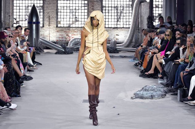 Model bei der Marina Hoermanseder Fashion Show auf der Berlin Fashion Week S S 2027 im Haus der Visionäre. Berlin, 03.07.2026 *** Model at the Marina Hoermanseder fashion show during Berlin Fashion Week S S 2027 at the Haus der Visionäre in Berlin, July 3, 2026 Foto:xM.xBehrensx xFuturexImagex hoermannseder_6777