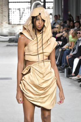 Model bei der Marina Hoermanseder Fashion Show auf der Berlin Fashion Week S S 2027 im Haus der Visionäre. Berlin, 03.07.2026 *** Model at the Marina Hoermanseder fashion show during Berlin Fashion Week S S 2027 at the Haus der Visionäre in Berlin, July 3, 2026 Foto:xM.xBehrensx xFuturexImagex hoermannseder_6778