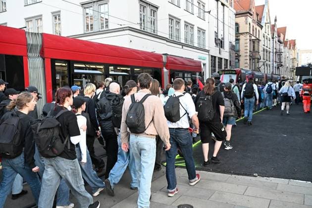 Erfurter AfD Parteitag 2026 ** NUR FÜR REDAKTIONELLE ZWECKE ** EDITORIAL USE ONLY **<p>Erfurt AfD Parteitag 04.07.2026 DGB Demostration Zug durch Erfurt zum Messegelände< p> Marco Schmidt Thüringen Germany Erfurt Copyright: MarcoxSchmidt *** 2026 AfD Party Convention in Erfurt ** FOR EDITORIAL PURPOSES ONLY ** EDITORIAL USE ONLY ** p Erfurt AfD Party Convention 04 07 2026 DGB Demonstration March through Erfurt to the Exhibition Grounds p Marco Schmidt Thuringia Germany Erfurt Copyright MarcoxSchmidt Copyright: MarcoxSchmidt doc86kf4ybmycg2mj20o5d ,EDITORIAL USE ONLY
