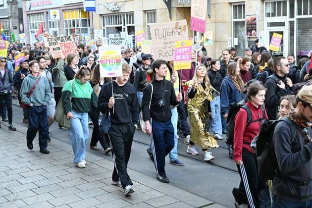 Erfurter AfD Parteitag 2026 ** NUR FÜR REDAKTIONELLE ZWECKE ** EDITORIAL USE ONLY **<p>Erfurt AfD Parteitag 04.07.2026 DGB Demostration Zug durch Erfurt zum Messegelände< p> Marco Schmidt Thüringen Germany Erfurt Copyright: MarcoxSchmidt *** 2026 AfD Party Convention in Erfurt ** FOR EDITORIAL PURPOSES ONLY ** EDITORIAL USE ONLY ** p Erfurt AfD Party Convention 04 07 2026 DGB Demonstration March through Erfurt to the Exhibition Grounds p Marco Schmidt Thuringia Germany Erfurt Copyright MarcoxSchmidt Copyright: MarcoxSchmidt doc86kf9ksstivfxhtwfv7 ,EDITORIAL USE ONLY