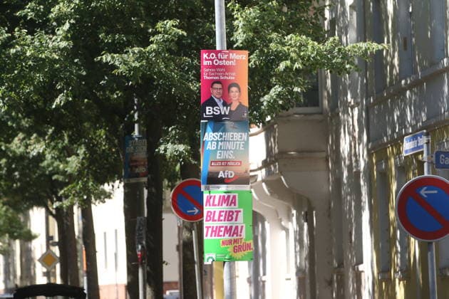 Wahlplakate zur Landtagswahl in Sachsen-Anhalt in Magdeburg. Magdeburg, 02.07.2026. In Magdeburg prägen die Wahlplakate der Parteien das Stadtbild. Die Parteien werben intensiv für die bevorstehende Landtagswahl in Sachsen-Anhalt am 6. September. Wegen einer Sonderregelung der Landeshauptstadt begann die Plakatierung früher als im restlichen Bundesland. *** Election posters for the state election in Saxony-Anhalt in Magdeburg Magdeburg, July 2, 2026 In Magdeburg, the political parties’ campaign posters dominate the cityscape. The parties are campaigning intensively for the upcoming state election in Saxony-Anhalt on September 6. Due to a special regulation in the state capital, the posting of posters began earlier than in the rest o Copyright: xAgenturxMatthiasxWehnertx xM.xGränzdörferx