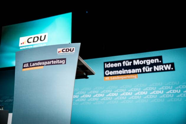 CDU Landesparteitag des Landes Nordrhein-Westfalen in Duesseldorf Impressionen vom CDU Landesparteitag des Landes Nordrhein-Westfalen im Maritim Hotel in NRW Duesseldorf Nordrhein-Westfalen Deutschland *** CDU State Party Convention of North Rhine-Westphalia in Düsseldorf: Highlights from the CDU State Party Convention of North Rhine-Westphalia at the Maritim Hotel in Düsseldorf, North Rhine-Westphalia, Germany