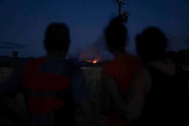The spread of the fire in La Bisbal d Empordà, Girona, has forced the evacuation of 12 towns. Several people watch the fire in La Bisbal d Empordà, in Cruïlles and Sant Sadurní de l’Heura, Girona, Catalonia, Spain. Civil Protection has issued a precautionary alert due to the fire’s progression, as well as the presence of smoke, and to prevent movement in the area near the operations site. JULY 3, 2026 Lorena Sopê Cruïlles Sant Sadurní de l’Heura Cruïlles Sant Sadurní de l’Heura Spain  Copyright: xLorenaxSopÃªnax 7643103