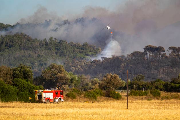 The spread of the fire in La Bisbal d Empordà, Girona, has forced the evacuation of 12 towns. Firefighting crews are working to contain the blaze in La Bisbal d Empordà, in Cruïlles and Sant Sadurní de l’Heura, Girona, Catalonia, Spain. Civil Protection has issued a precautionary alert due to the fire’s progression, as well as the presence of smoke, and to prevent travel in the area near the operations site. JULY 3, 2026 Lorena Sopê Cruïlles Sant Sadurní de l’Heura Cruïlles Sant Sadurní de l’Heura Spain  Copyright: xLorenaxSopÃªnax 7643104