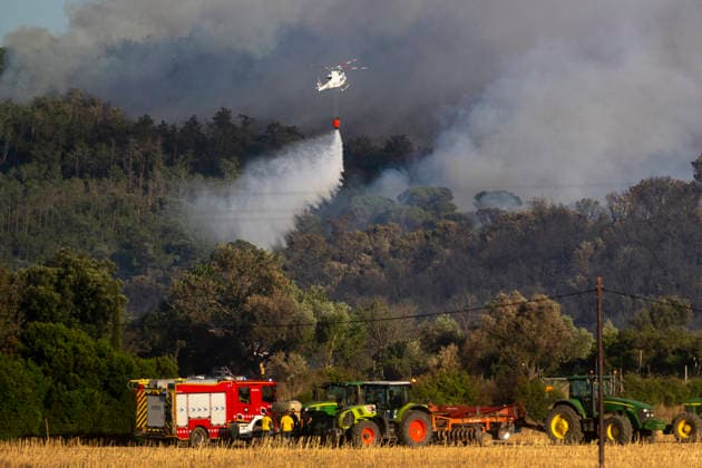 The spread of the fire in La Bisbal d Empordà, Girona, has forced the evacuation of 12 towns. Firefighting crews are working to contain the blaze in La Bisbal d Empordà, in Cruïlles and Sant Sadurní de l’Heura, Girona, Catalonia, Spain. Civil Protection has issued a precautionary alert due to the fire’s progression, as well as the presence of smoke, and to prevent travel in the area near the operations site. JULY 3, 2026 Lorena Sopê Cruïlles Sant Sadurní de l’Heura Cruïlles Sant Sadurní de l’Heura Spain  Copyright: xLorenaxSopÃªnax 7643105