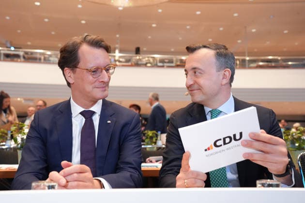 Landesparteitag der CDU NRW in Duesseldorf Hendrik Wuest, Ministerpraesident des Landes Nordrhein-Westfalen gemeinsam mit seinem Generalsekretaer Paul Ziemiak beim Landesparteitag der CDU NRW im Maritim Hotel, Duesseldorf, 04.07.2026 Duesseldorf NRW Deutschland *** CDU NRW State Party Convention in Düsseldorf Hendrik Wuest, Minister-President of North Rhine-Westphalia, together with his Secretary General Paul Ziemiak at the CDU NRW State Party Convention at the Maritim Hotel, Düsseldorf, July 4, 2026, Düsseldorf, NRW, Germany