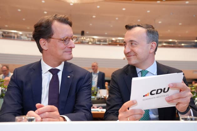 Landesparteitag der CDU NRW in Duesseldorf Hendrik Wuest, Ministerpraesident des Landes Nordrhein-Westfalen gemeinsam mit seinem Generalsekretaer Paul Ziemiak beim Landesparteitag der CDU NRW im Maritim Hotel, Duesseldorf, 04.07.2026 Duesseldorf NRW Deutschland *** CDU NRW State Party Convention in Düsseldorf Hendrik Wuest, Minister-President of North Rhine-Westphalia, together with his Secretary General Paul Ziemiak at the CDU NRW State Party Convention at the Maritim Hotel, Düsseldorf, July 4, 2026, Düsseldorf, NRW, Germany