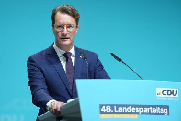 Landesparteitag der CDU NRW in Duesseldorf Hendrik Wuest, Ministerpraesident des Landes Nordrhein-Westfalen im Portrait bei seiner Rede zur Ereoffung des Landesparteitag der CDU Nordrhein-Westfalen im Maritim Hotel, Duesseldorf, 04.07.2026 Duesseldorf NRW Deutschland *** CDU North Rhine-Westphalia State Party Convention in Düsseldorf: A portrait of Hendrik Wuest, Minister-President of North Rhine-Westphalia, during his opening address at the CDU North Rhine-Westphalia State Party Convention at the Maritim Hotel in Düsseldorf, July 4, 2026, Düsseldorf, North Rhine-Westphalia, Germany