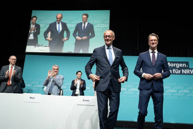News Themen der Woche KW27 News Bilder des Tages CDU Landesparteitag des Landes Nordrhein-Westfalen in Duesseldorf Bundeskanzler Friedrich Merz bei seiner Ankunft am CDU Landesparteitag des Landes Nordrhein-Westfalen mit Hendrik Wuest, Ministerpraesident des Landes Nordrhein-Westfalen im Maritim Hotel in NRW, Duesseldorf, 04.07.2026 *** CDU State Party Convention of North Rhine-Westphalia in Düsseldorf: Federal Chancellor Friedrich Merz upon his arrival at the CDU State Party Convention of North Rhine-Westphalia with Hendrik Wuest, Minister-President of North Rhine-Westphalia, at the Maritim Hotel in Düsseldorf, North Rhine-Westphalia, July 4, 2026