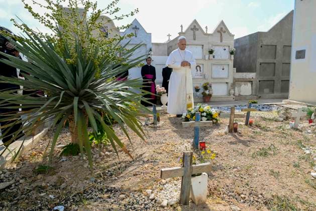 LAMPEDUSA -POPE LEON XIV ARRIVES AND STOPS AT THE CEMETERY,LAYING A WREATH ON THE GRAVES July 4, 2026 ITALY REL -July 4, 2026 Pastoral Visit to Lampedusa - Pope Leo XIV Arrives and stops at the cemetery, laying a wreath on the graves EDITORIAL USE ONLY - NO BOOKS Copyright: xVATICANxMEDIAx xCatholicxPressxPhotox