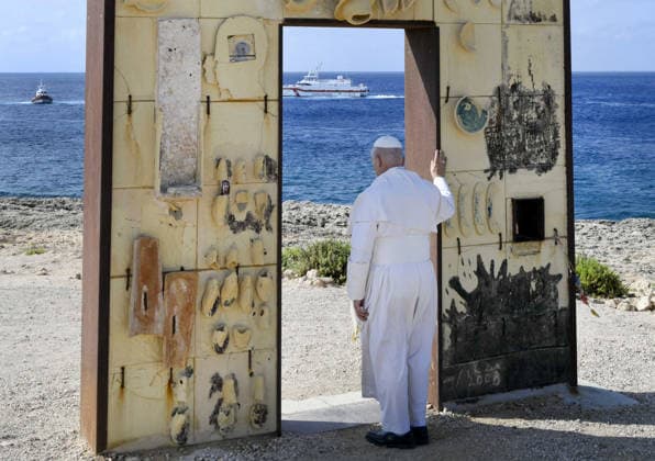 News Themen der Woche KW27 Pope Leo XIV Visits The Southern Italian Island of Lampedusa Pope Leo XIV visits the ‘Gateway to Europe’ on the southern Italian island of Lampedusa on July 4, an art monument and memorial to the migrants who have perished while trying to reach Europe. Pope Leo XIV landed in Lampedusa for a pastoral visit to the southern Italian island at the crossroads of migrations routes from North Africa to Europe. Photo by (EV) Simone Risoluti Vatican Media ABACAPRESS.COM Lampedusa Italy  Copyright: xABACAx