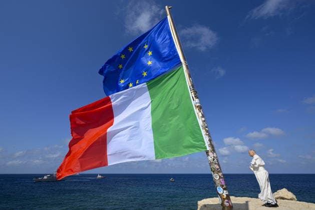 Pope Leo XIV Visits The Southern Italian Island of Lampedusa Pope Leo XIV prays in front of the sea near an European and an Italian flags on the southern Italian island of Lampedusa on July 4, for the migrants who have perished while trying to reach Europe. Pope Leo XIV landed in Lampedusa for a pastoral visit to the southern Italian island at the crossroads of migrations routes from North Africa to Europe. Photo by (EV) Simone Risoluti Vatican Media ABACAPRESS.COM Lampedusa Italy  Copyright: xABACAx
