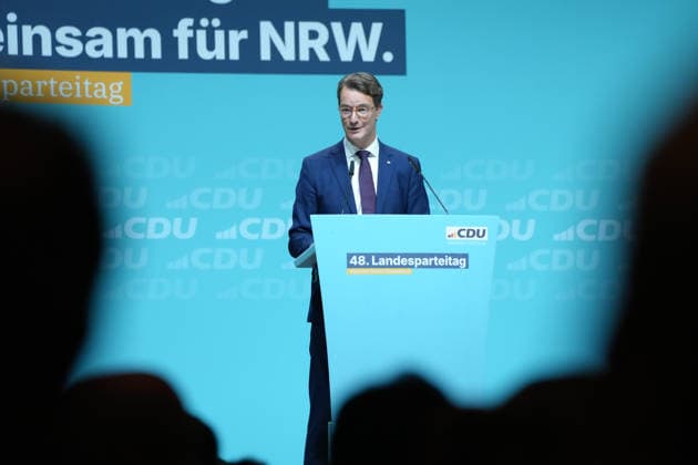 Landesparteitag der CDU NRW in Duesseldorf Hendrik Wuest, Ministerpraesident des Landes Nordrhein-Westfalen bei seiner Rede zur Ereoffung des Landesparteitag der CDU Nordrhein-Westfalen im Maritim Hotel, Duesseldorf, 04.07.2026 Duesseldorf NRW Deutschland *** CDU North Rhine-Westphalia State Party Convention in Düsseldorf Hendrik Wuest, Minister-President of North Rhine-Westphalia, delivering his opening address at the CDU North Rhine-Westphalia State Party Convention at the Maritim Hotel in Düsseldorf, July 4, 2026, Düsseldorf, North Rhine-Westphalia, Germany