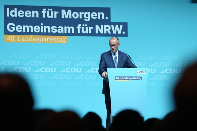 Landesparteitag der CDU NRW in Duesseldorf Bundeskanzler Friedrich Merz bei seiner Rede zur Ereoffung des Landesparteitag der CDU Nordrhein-Westfalen im Maritim Hotel, Duesseldorf, 04.07.2026 Duesseldorf NRW Deutschland *** CDU North Rhine-Westphalia State Party Convention in Düsseldorf: Federal Chancellor Friedrich Merz delivering his opening address at the CDU North Rhine-Westphalia State Party Convention at the Maritim Hotel in Düsseldorf, July 4, 2026, Düsseldorf, North Rhine-Westphalia, Germany