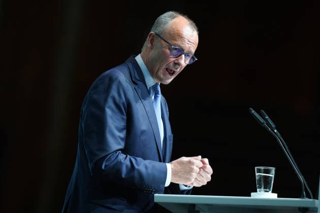 Landesparteitag der CDU NRW in Duesseldorf Bundeskanzler Friedrich Merz im Portrait mit kraftvoller Gestik und Mimik bei seiner Rede zur Ereoffung des Landesparteitag der CDU Nordrhein-Westfalen im Maritim Hotel, Duesseldorf, 04.07.2026 Duesseldorf NRW Deutschland *** CDU North Rhine-Westphalia State Party Convention in Düsseldorf: A portrait of Chancellor Friedrich Merz, with powerful gestures and facial expressions, during his opening speech at the CDU North Rhine-Westphalia State Party Convention at the Maritim Hotel in Düsseldorf, July 4, 2026, Düsseldorf, North Rhine-Westphalia, Germany