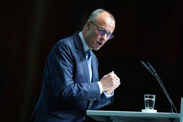 Landesparteitag der CDU NRW in Duesseldorf Bundeskanzler Friedrich Merz im Portrait mit kraftvoller Gestik und Mimik bei seiner Rede zur Ereoffung des Landesparteitag der CDU Nordrhein-Westfalen im Maritim Hotel, Duesseldorf, 04.07.2026 Duesseldorf NRW Deutschland *** CDU North Rhine-Westphalia State Party Convention in Düsseldorf: A portrait of Chancellor Friedrich Merz, with powerful gestures and facial expressions, during his opening speech at the CDU North Rhine-Westphalia State Party Convention at the Maritim Hotel in Düsseldorf, July 4, 2026, Düsseldorf, North Rhine-Westphalia, Germany